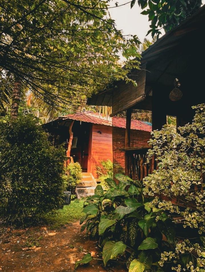 The Green Station Hotel Dikwella Bagian luar foto